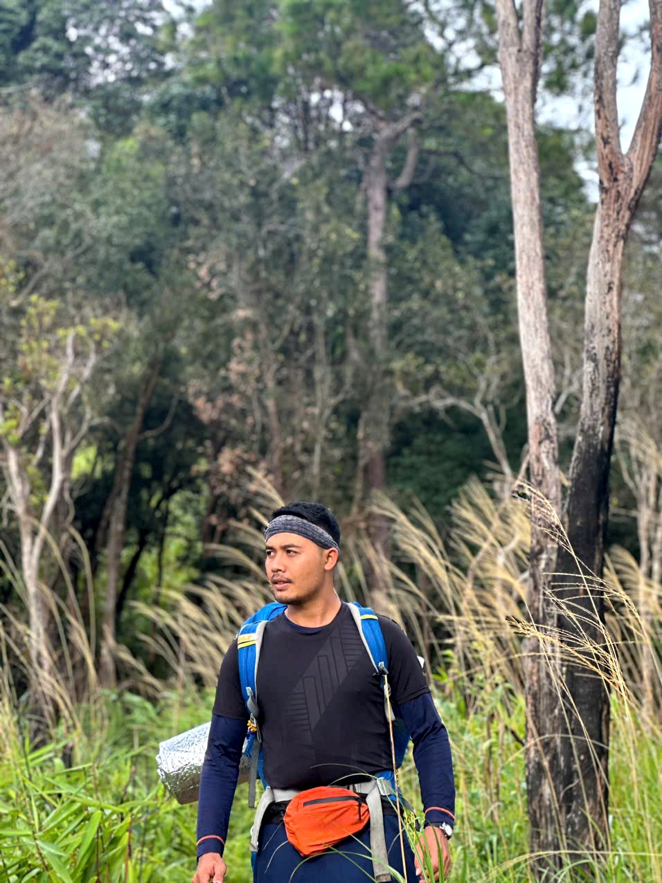 Trekker on the forest trail to Chu Yang Lak peak