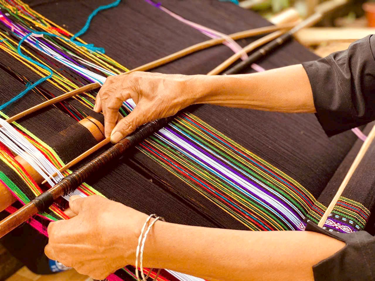 Hand weaving traditional M'nong cloth