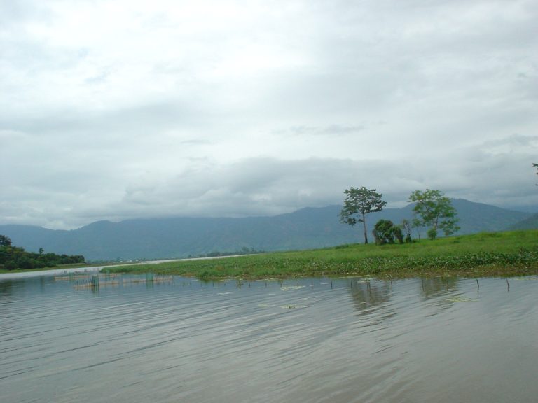 Lak Lake with mountains in the distance